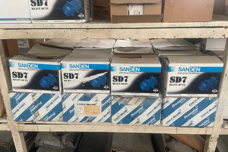 OmecoHub - Immagine KOMATSU RICAMBI VARI